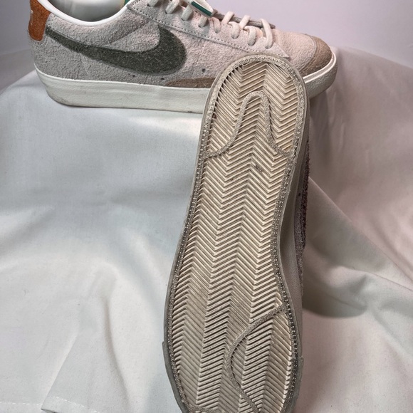 Men’s Nike Blazer - Picture 8 of 8